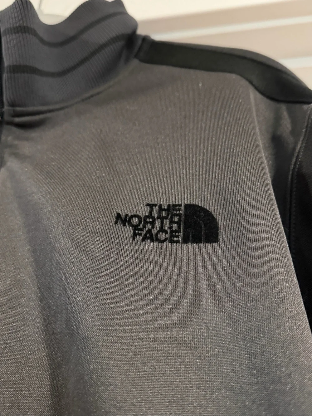 The North Face Men's Charcoal Gray Lightweight Zip Jacket